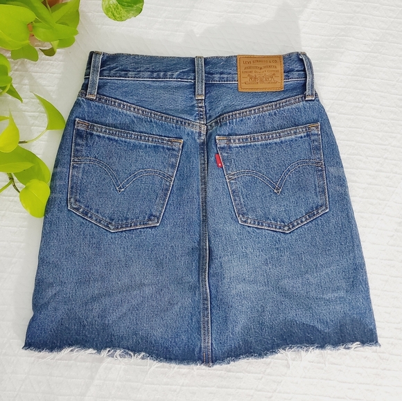 Rare LEVI's Classic Blue Ribcage V Yoke Frayed Skirt - Picture 3 of 16
